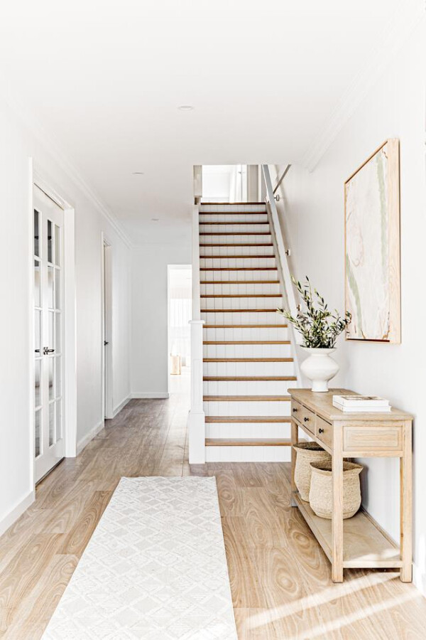 Прихожая дизайн в доме с лестницей (80 фото)