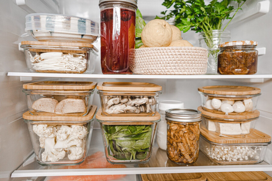 The photo is an example of a successful solution for the refrigerator