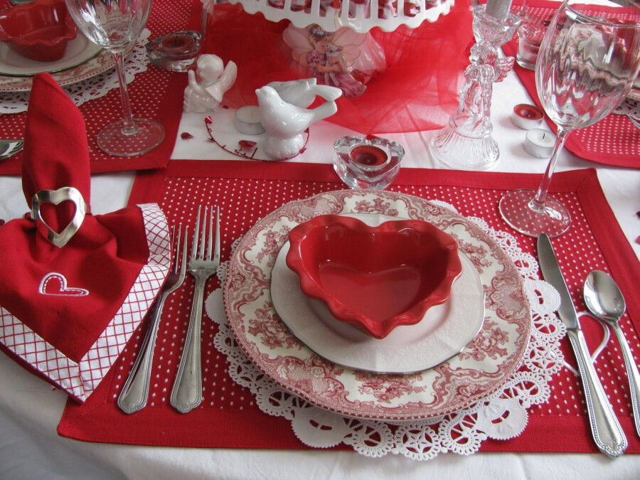 Сервировка стола на День святого Валентина: пошаговая инструкция