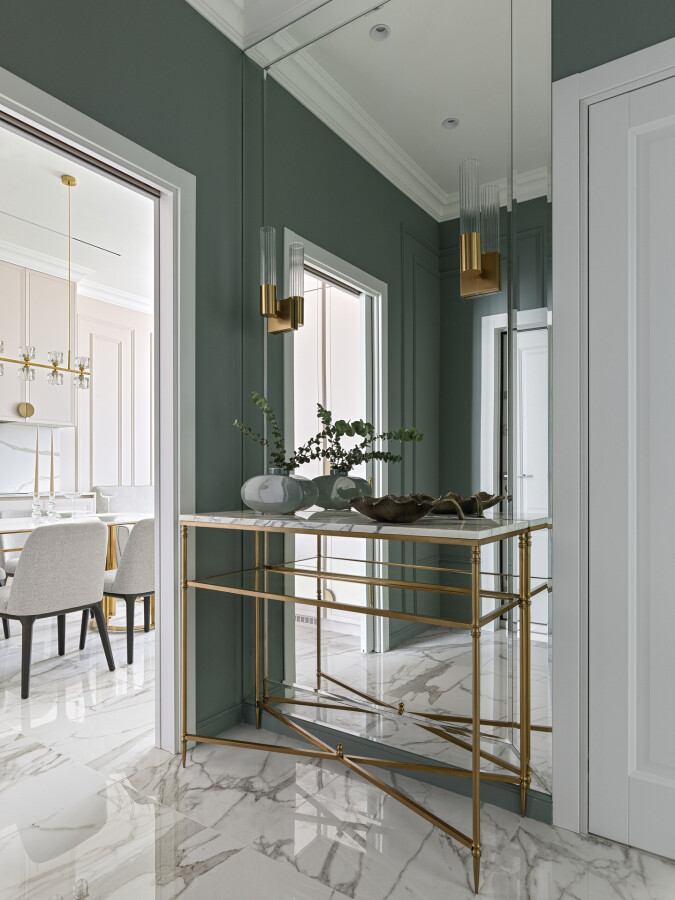 Mirror and console in the hallway