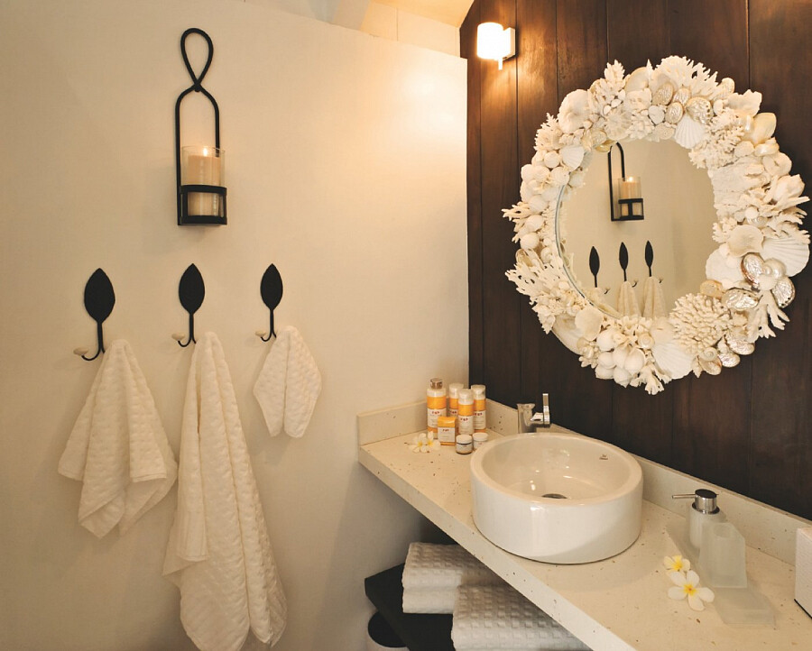 Дизайнерские аксессуары и декор для ванной комнаты