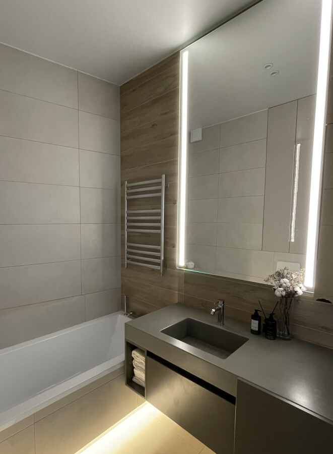 Combination of materials in the bathroom