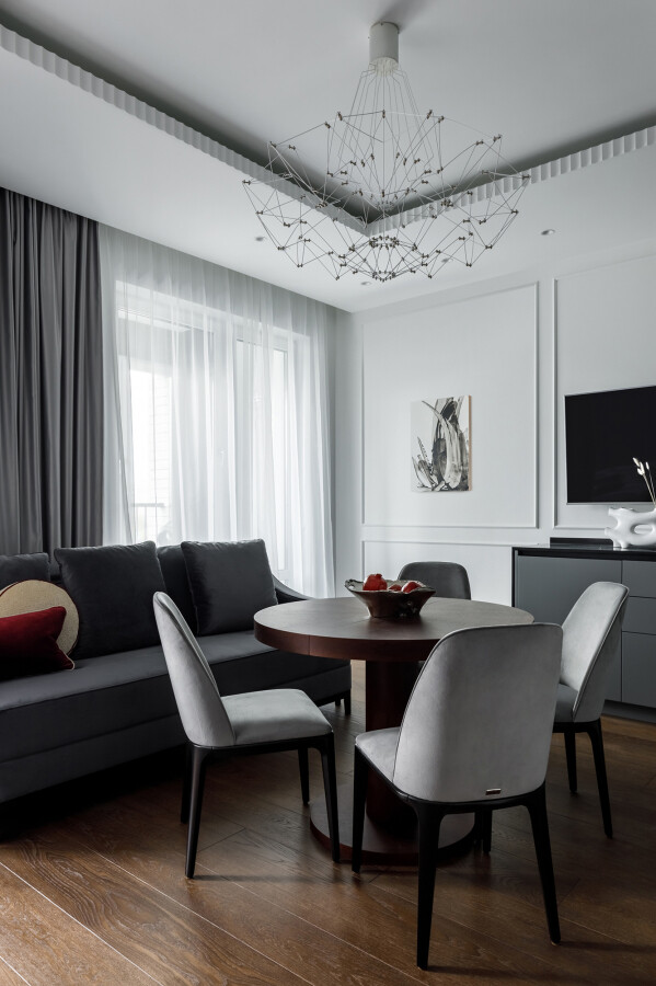 Дизайн квартиры для девушки 50 м²: синяя спальня с гардеробом от бюро Icon Interiors