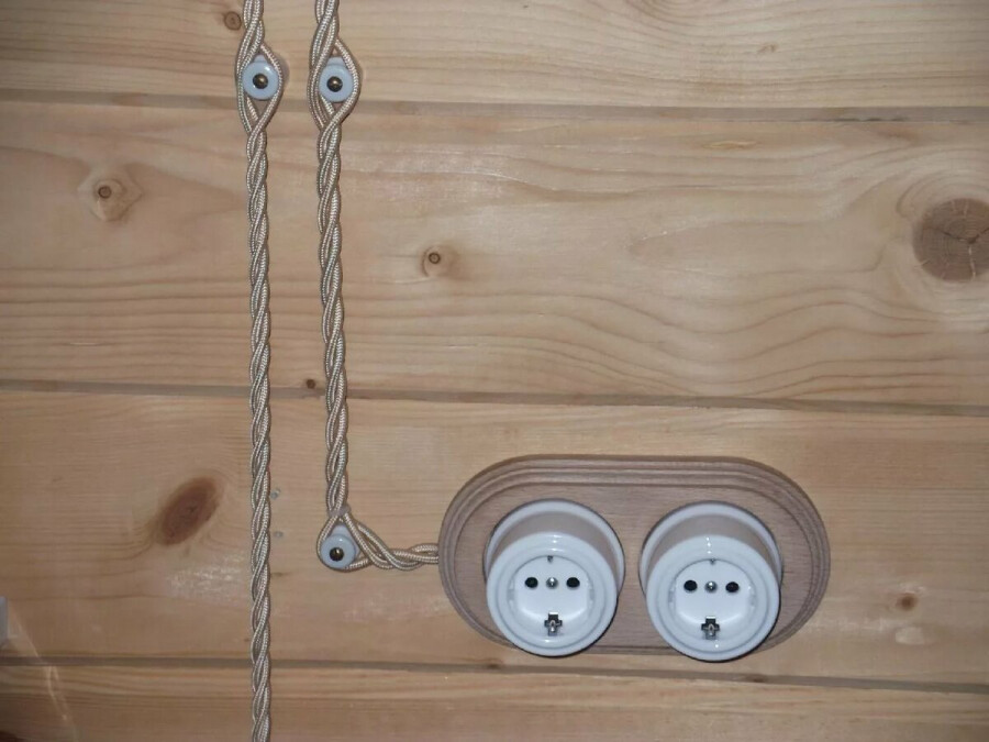Проводка в деревянном доме | монтаж электрики, скрытая и внешняя проводка. Москва и МО