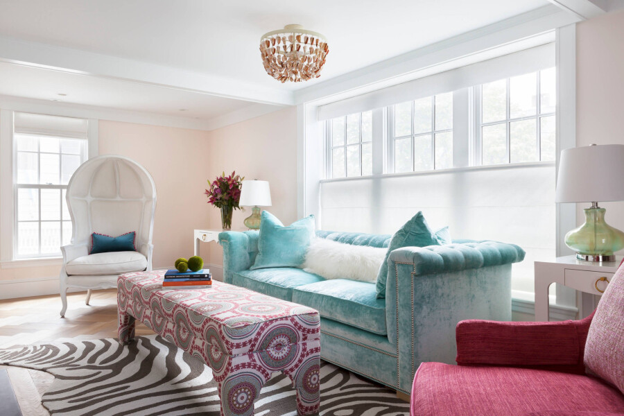 Бирюзовый диван интерьере: как выбрать модель, подобрать шторы и цвет стен