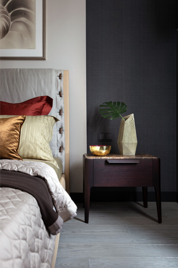 Decor on the bedside table