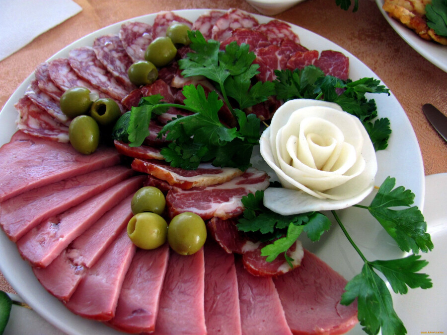 Мясное ассорти на свадьбу