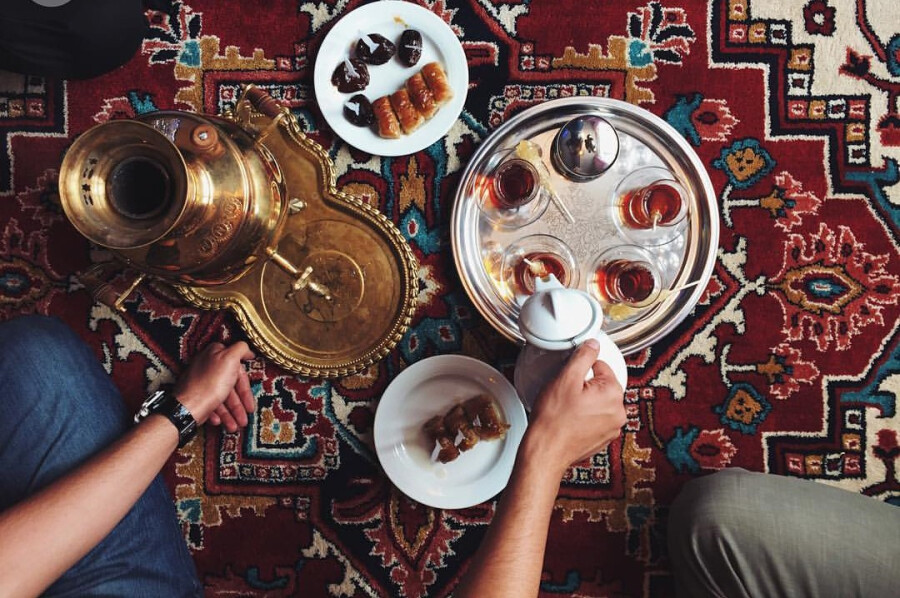 Самовар, чай и сладости 