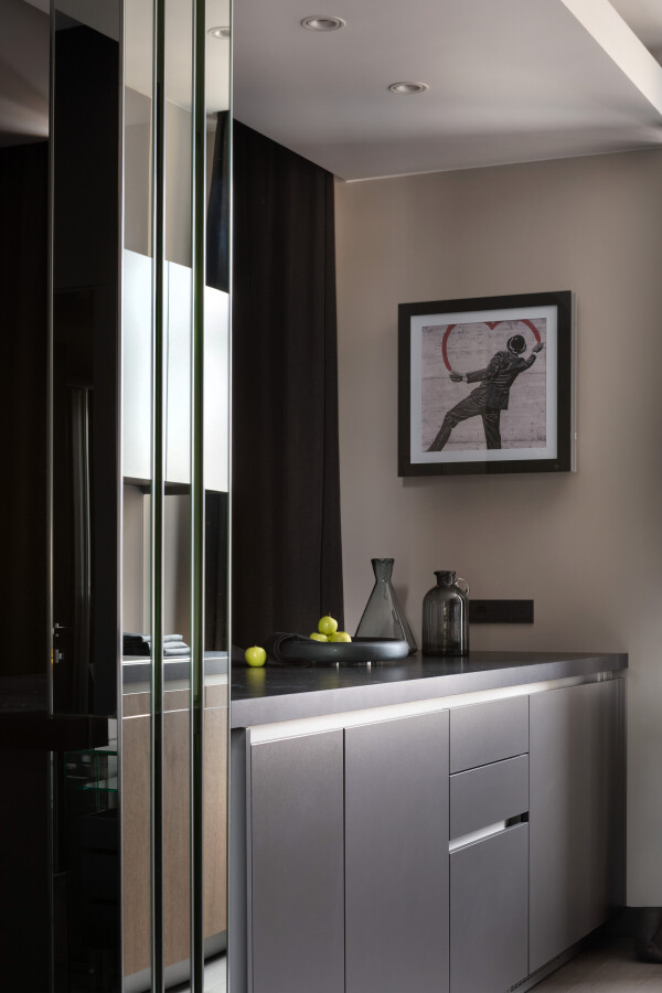 Mirror column