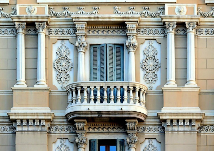 На фото красивый фасад исторического здания