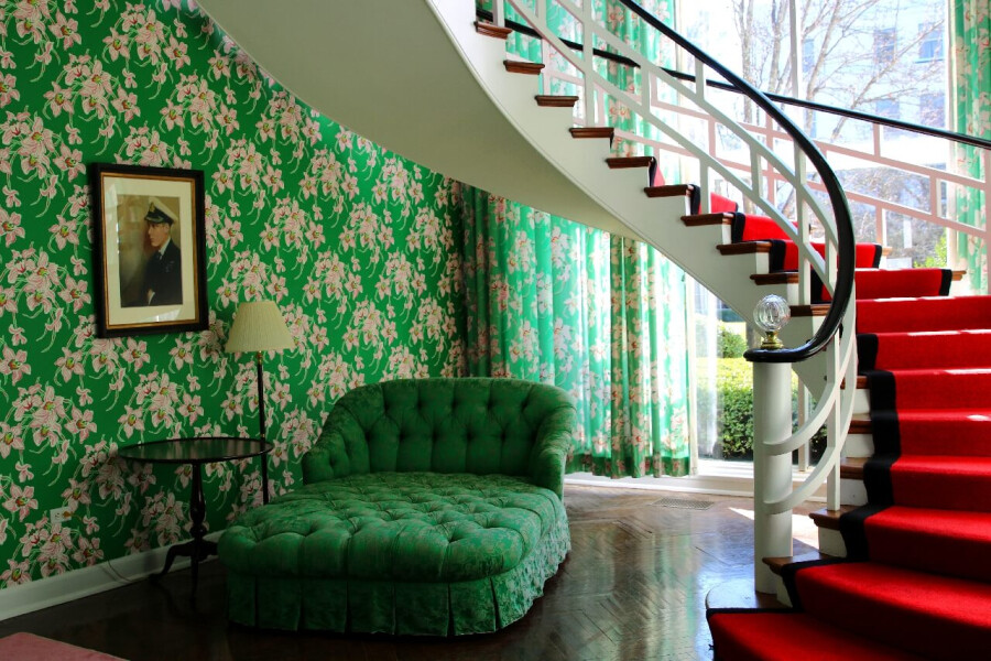Лестница в отеле Greenbrier