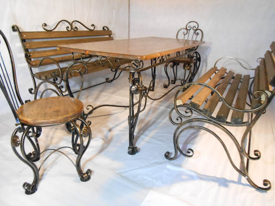 Кованые столы модели маленьких столиков со стеклом деревянной столешницей и стульями или скамейкой | Фото 38 штук | Модели подстолов | Сайт о мебели