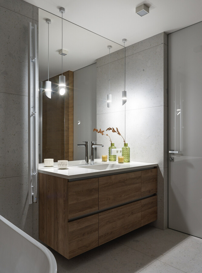 Evening script for lighting in the bathroom