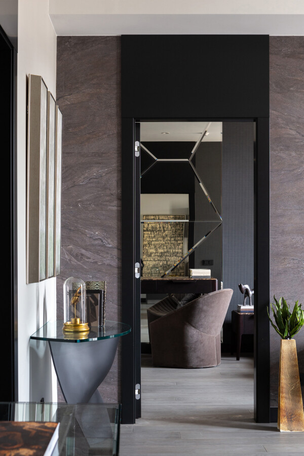 Mirrors in the bedroom
