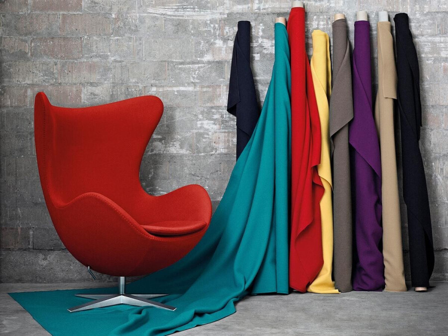 Кресло вращающееся красное кожаное Egg Chair