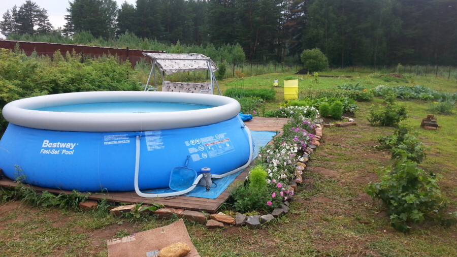 Недорогой бассейн для двора или дачи: 6 идей + 40 фото