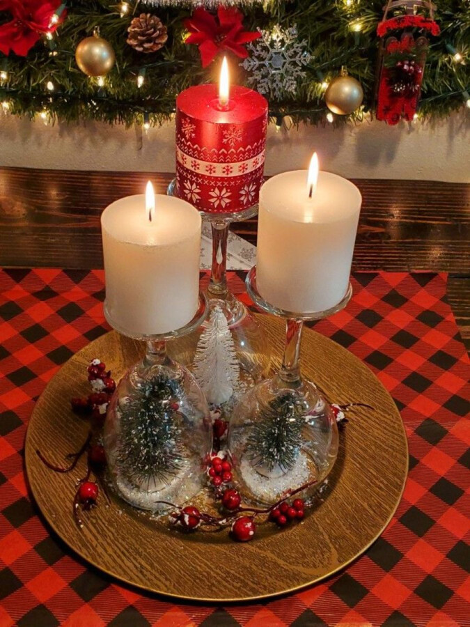 Свечи в сервировке новогоднего стола
