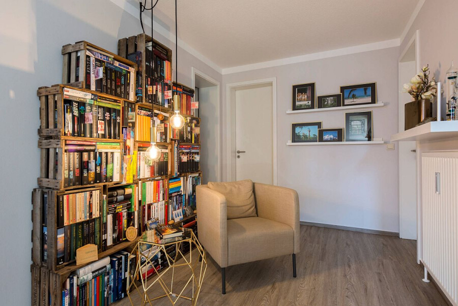 Деревянные книжные полки