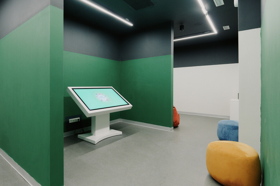 Multimedia note in the center
