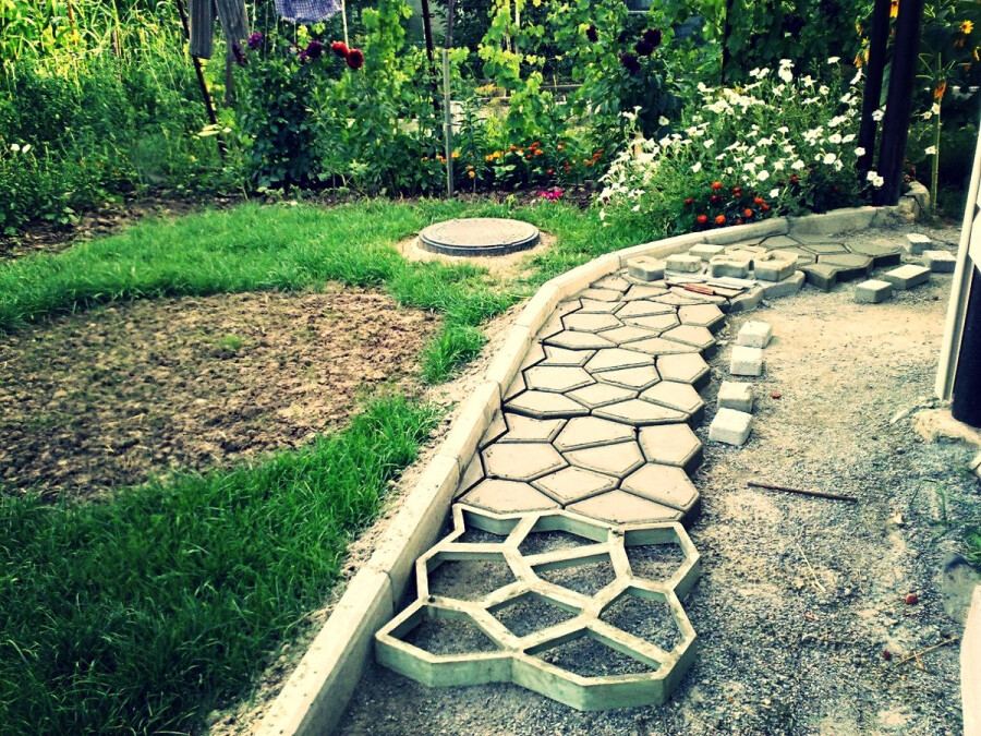 Как сделать садовую дорожку своими руками - «уральские-газоны.рф»