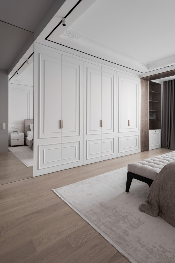 Storage zones in the bedroom