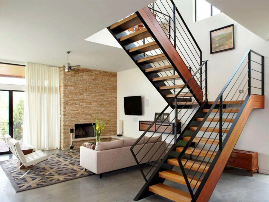 Удобные лестницы на мансарду в доме: виды конструкций