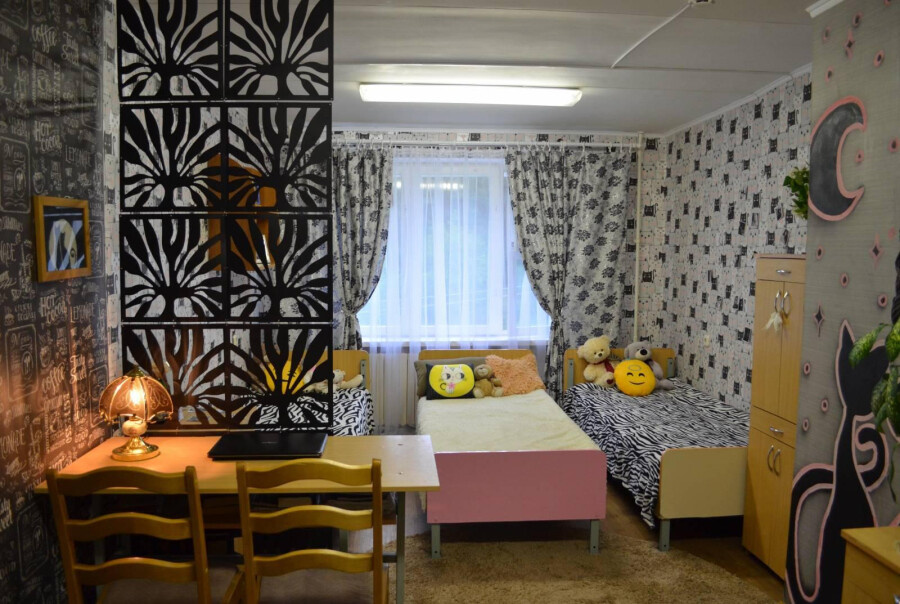 Новое общежитие НГУ начали обставлять мебелью — фото из кампуса