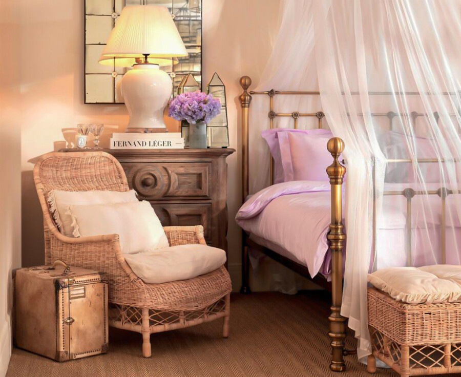 Итальянская кованая мебель для спальни — потрясающее разнообразие формы и цвета