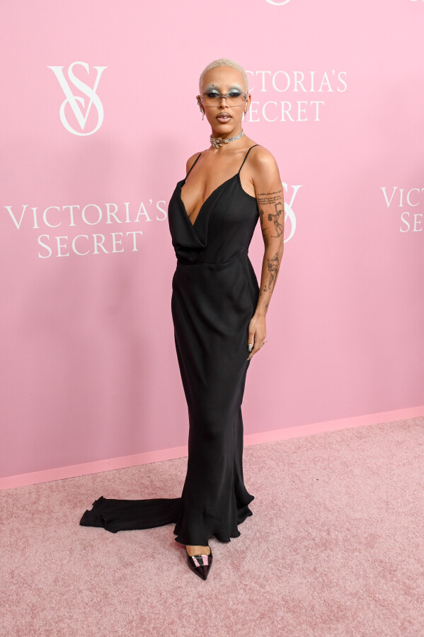 Хедлайнер Victoria’s Secret Fashion Show фото 9
