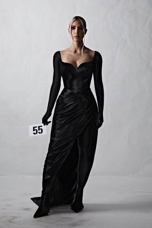 Ким Кардашьян  Balenciaga фото 11