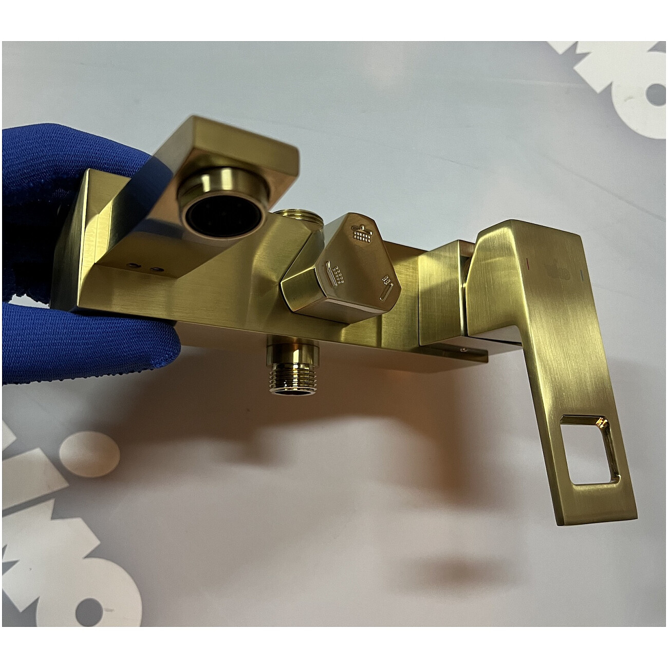 Душевой комплект с тропическим душем золотой Timo Briana SX-7130-17 - изображение 3