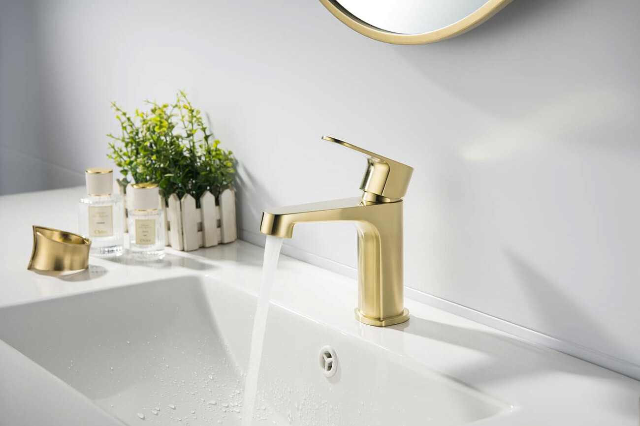 Смеситель для раковины однорычажный золотой Aquatek "Оберон" AQ1210BG - изображение 6