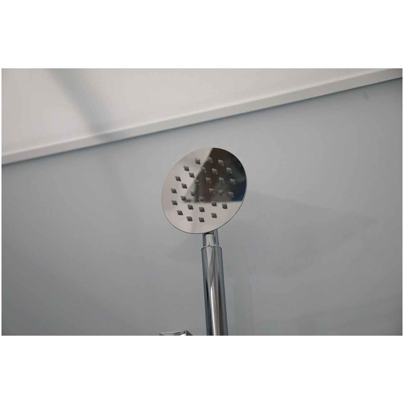 Душевая кабина четверть круга с низким поддоном 90х90 см хром, белая Cerutti SPA Viva 91 - изображение 12