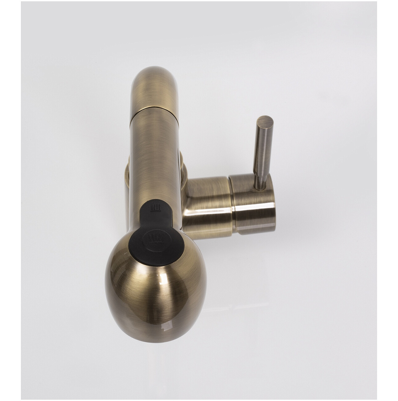 Смеситель для кухни из латуни с выдвижной лейкой светлая бронза Wasserkraft A8237 - изображение 11