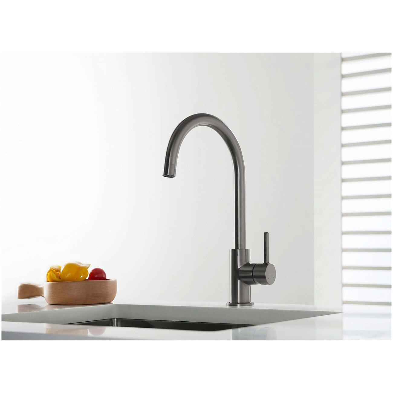 Смеситель для кухни однорычажный оружейная сталь Aquatek "Европа" AQ1382BGM - изображение 3