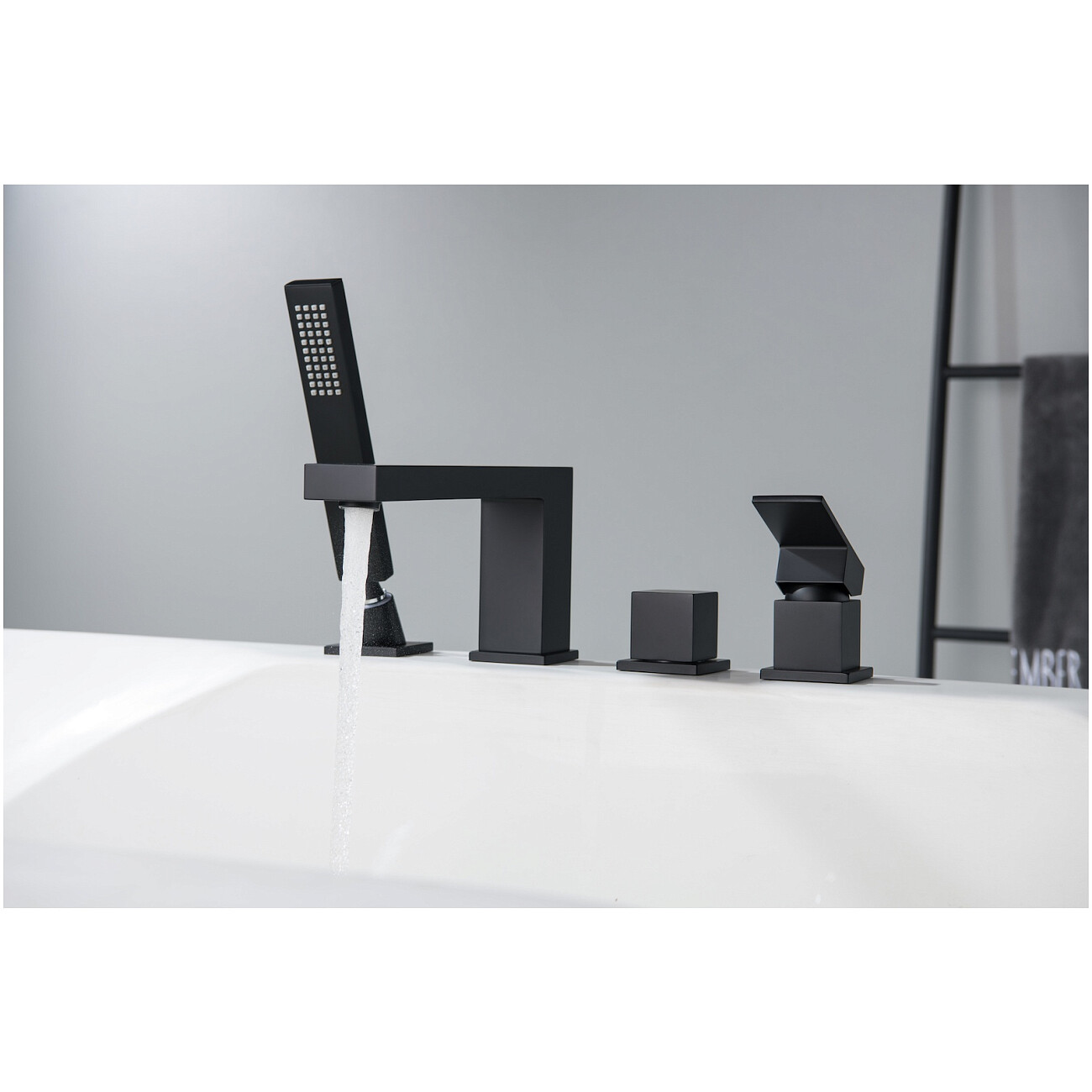 Смеситель для ванны с душем врезной черный Timo Selene 2130-03Y - изображение 3