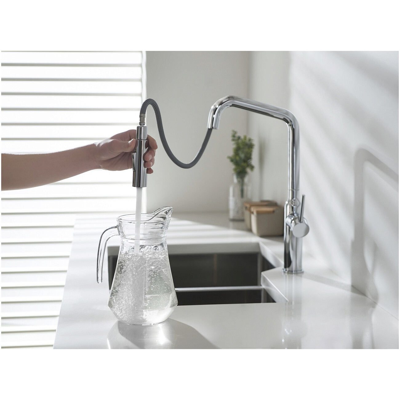 Смеситель для кухни с выдвижной лейкой хром Timo Saona 2386-00FL - изображение 2