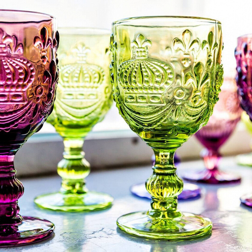 Бокал для вина в москве. Бокалы цветные. Фужеры из цветного стекла. Цветные бокалы для вина. Посуда из цветного стекла.