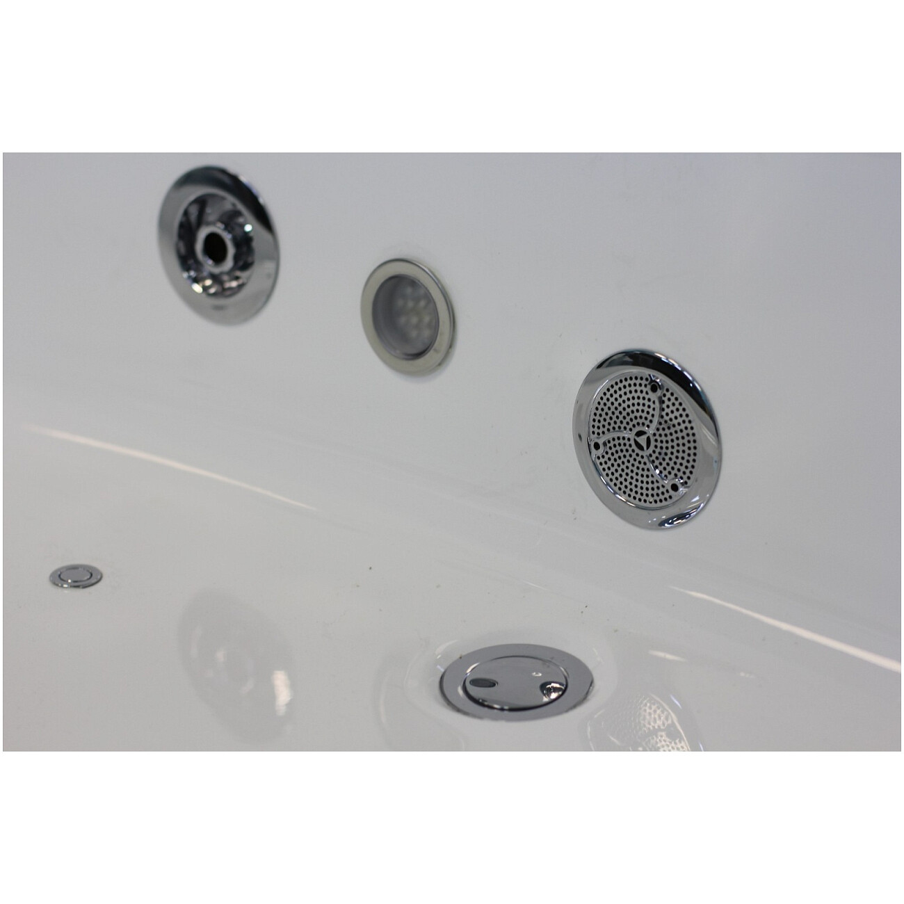 Ванна акриловая гидромассажная белая Cerutti SPA C-401 - изображение 14