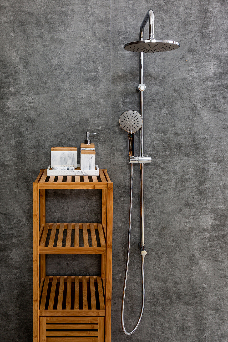 Душевая стойка с верхним душем и мыльницей хром Stworki "Ноттвиль" NO-08cr - изображение 9