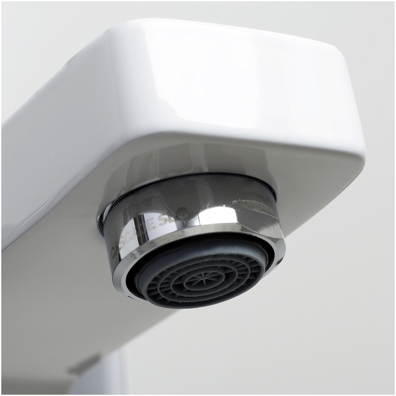 Душевой комплект с лейкой и коротким изливом белый, хром Wasserkraft Aller 1061WHITE - изображение 3