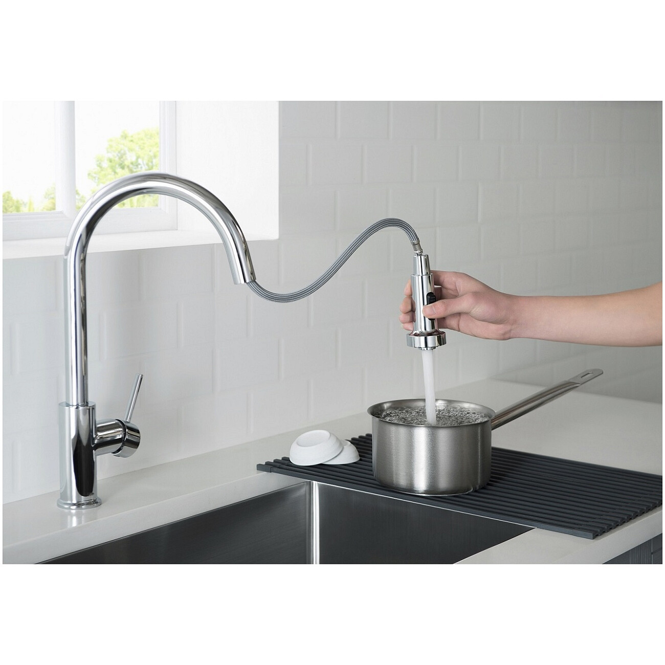 Смеситель для кухни с выдвижной лейкой хром Timo Saona 2316-00FL - изображение 2
