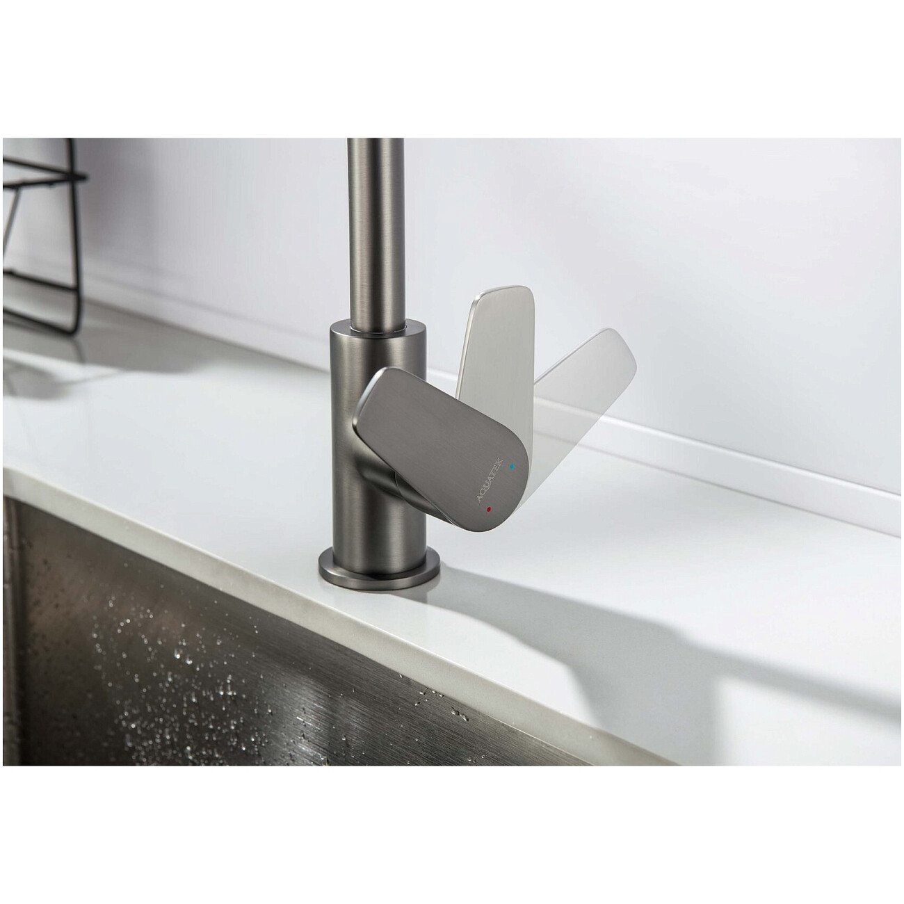 Смеситель для кухни однорычажный оружейная сталь Aquatek "Бетта" AQ1182BGM - изображение 6