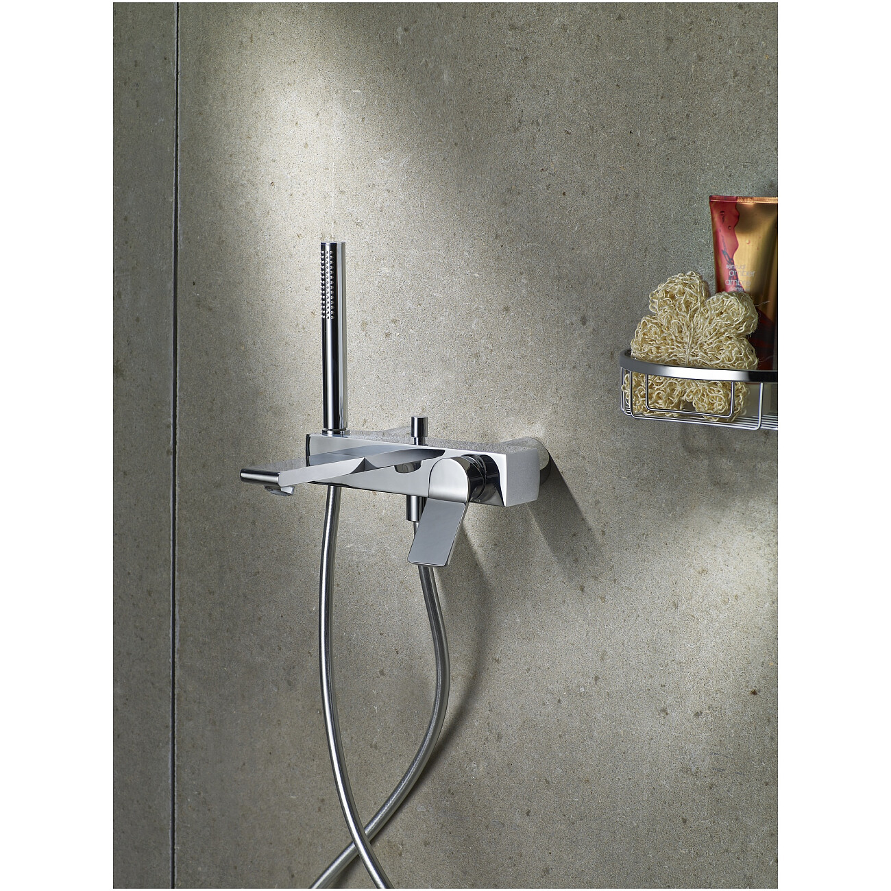 Смеситель для ванны однорычажный с душевым гарнитуром хром Vitra Memoria A42334 - изображение 2