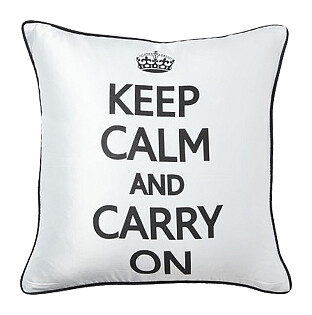 Подушка с надписью Keep Calm and Carry On