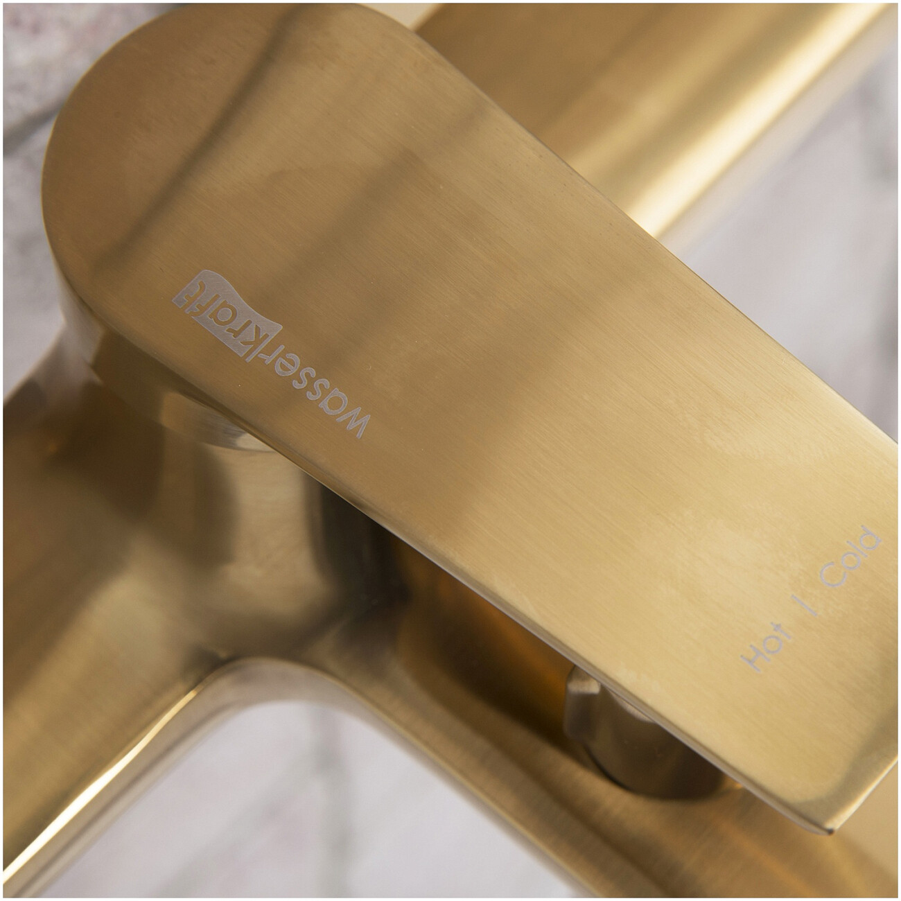 Душевой комплект с лейкой и коротким изливом матовое золото Wasserkraft Aisch 5501 - изображение 5