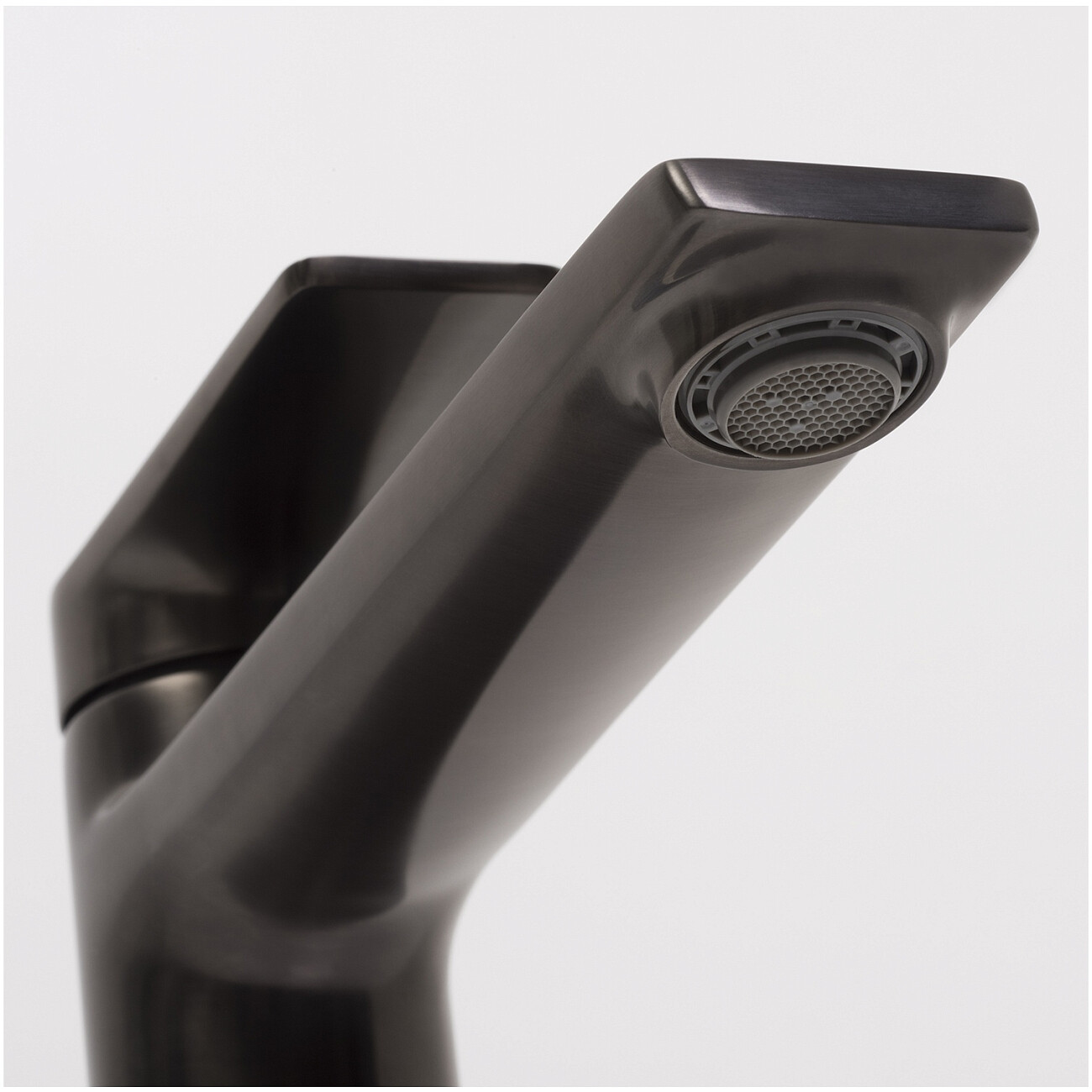 Смеситель для раковины из латуни оружейная сталь Wasserkraft 8403H - изображение 9