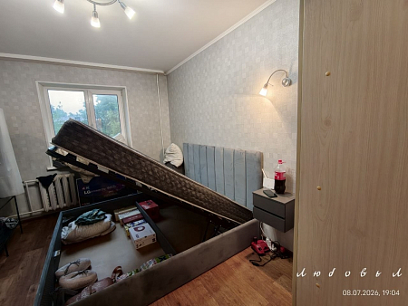 Кровать  двуспальная с подъемным механизмом и ящиком для белья 180х200 серо-голубая Вега