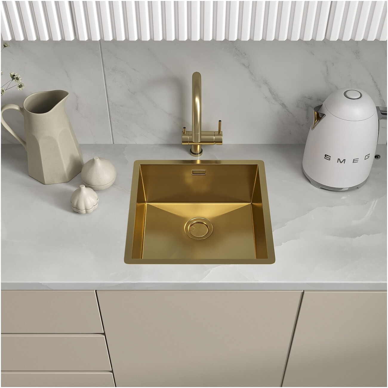 Кухонная мойка из нержавеющей стали 44х44 см брашированное золото Reflexion Como RX2044GD - изображение 10