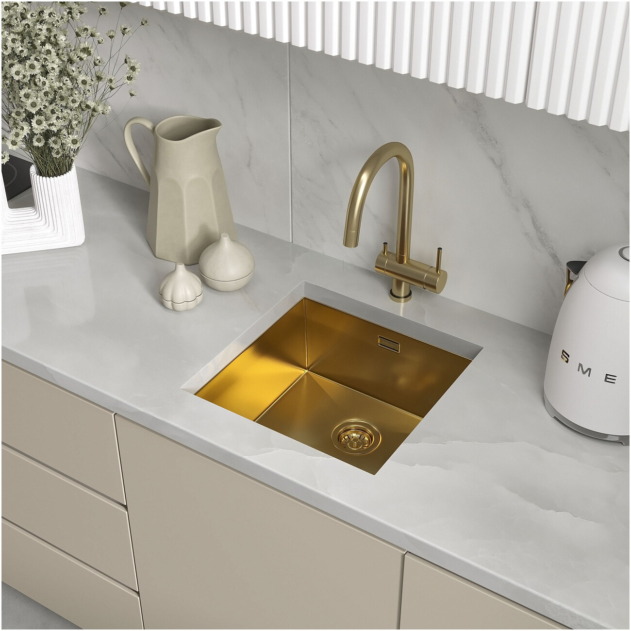 Кухонная мойка из нержавеющей стали 44х44 см брашированное золото Reflexion Como RX2044GD - изображение 8